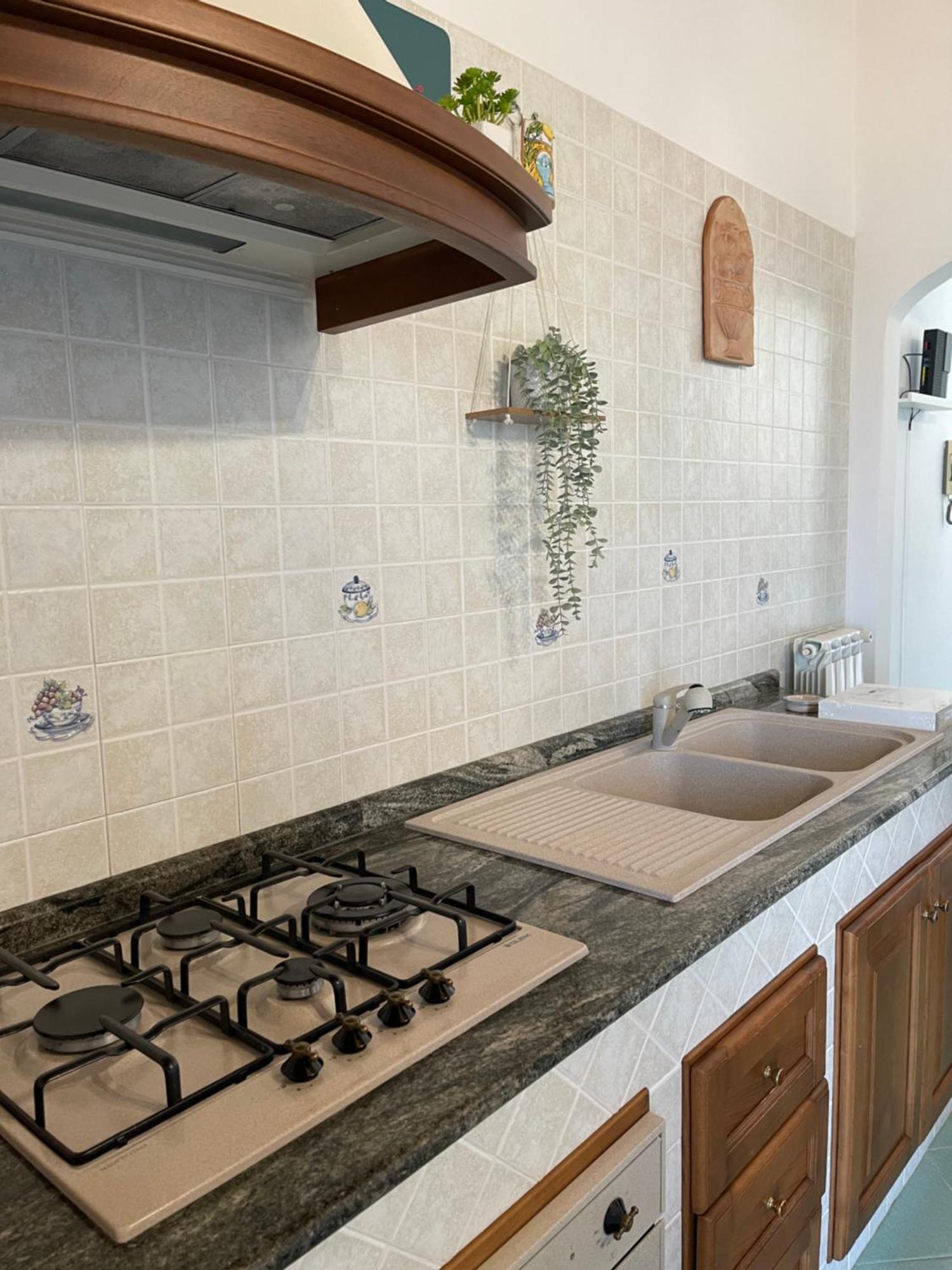 Seaview Apartments Фуроре Екстер'єр фото